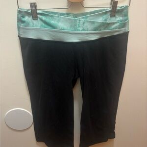 Lululemon Black and Green Capri Leggings